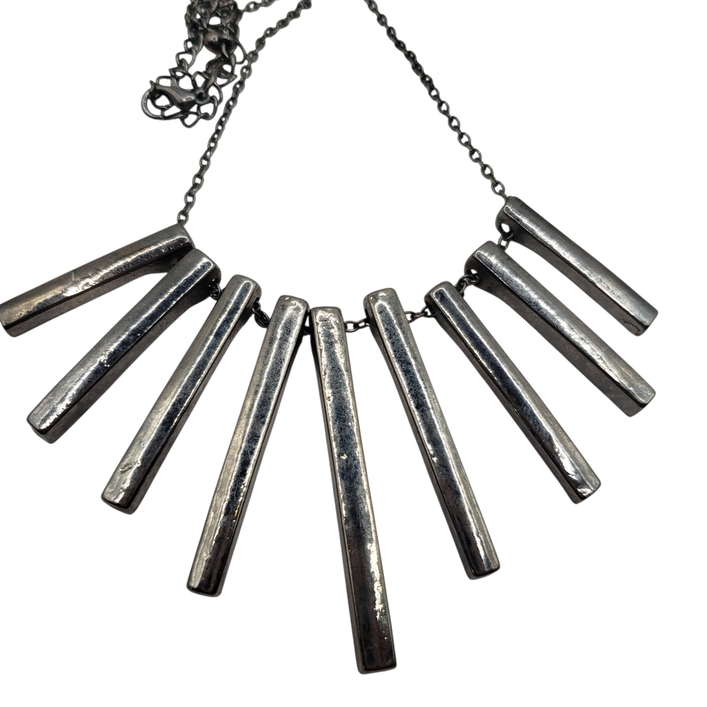🔷️Grey Silver Tone Statement Necklace Bar Design - Picture 3 of 9